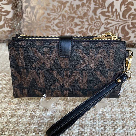 MICHAEL KORS LARGE DOUBLE ZIP WRISTLET WALLET - Picture 9 of 16